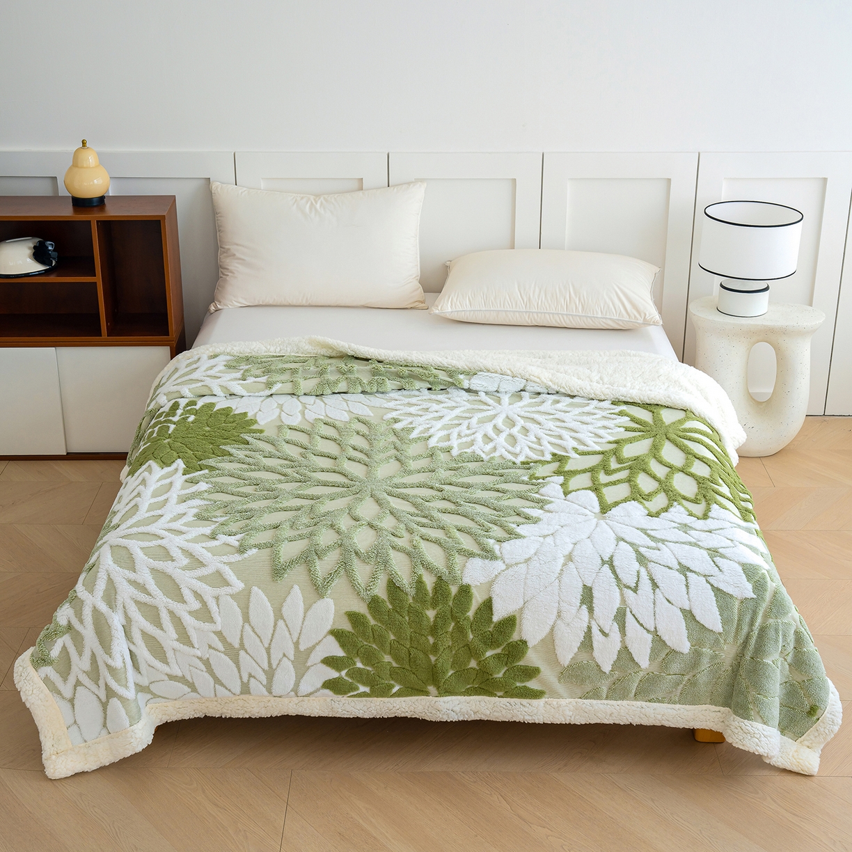 91家纺网 家纺一手货源 找家纺 （总）枋梢家纺 2025新款万花筒阳离子提花镂空塔芙绒羊羔绒保暖午睡双层毛毯办公室盖毯