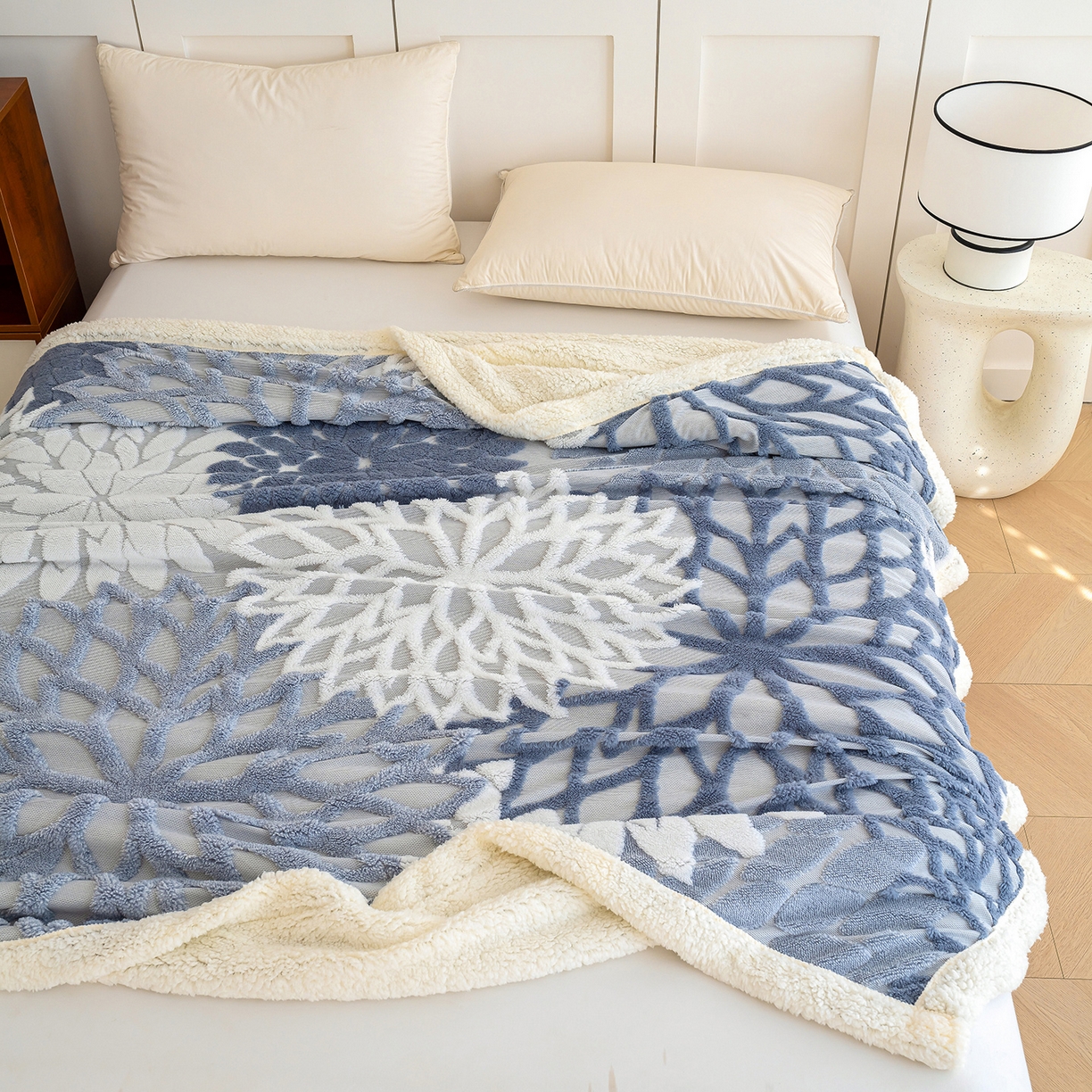 91家纺网 家纺一手货源 找家纺 枋梢家纺 2025新款万花筒阳离子提花镂空塔芙绒羊羔绒保暖午睡双层毛毯办公室盖毯 万花筒-浅蓝