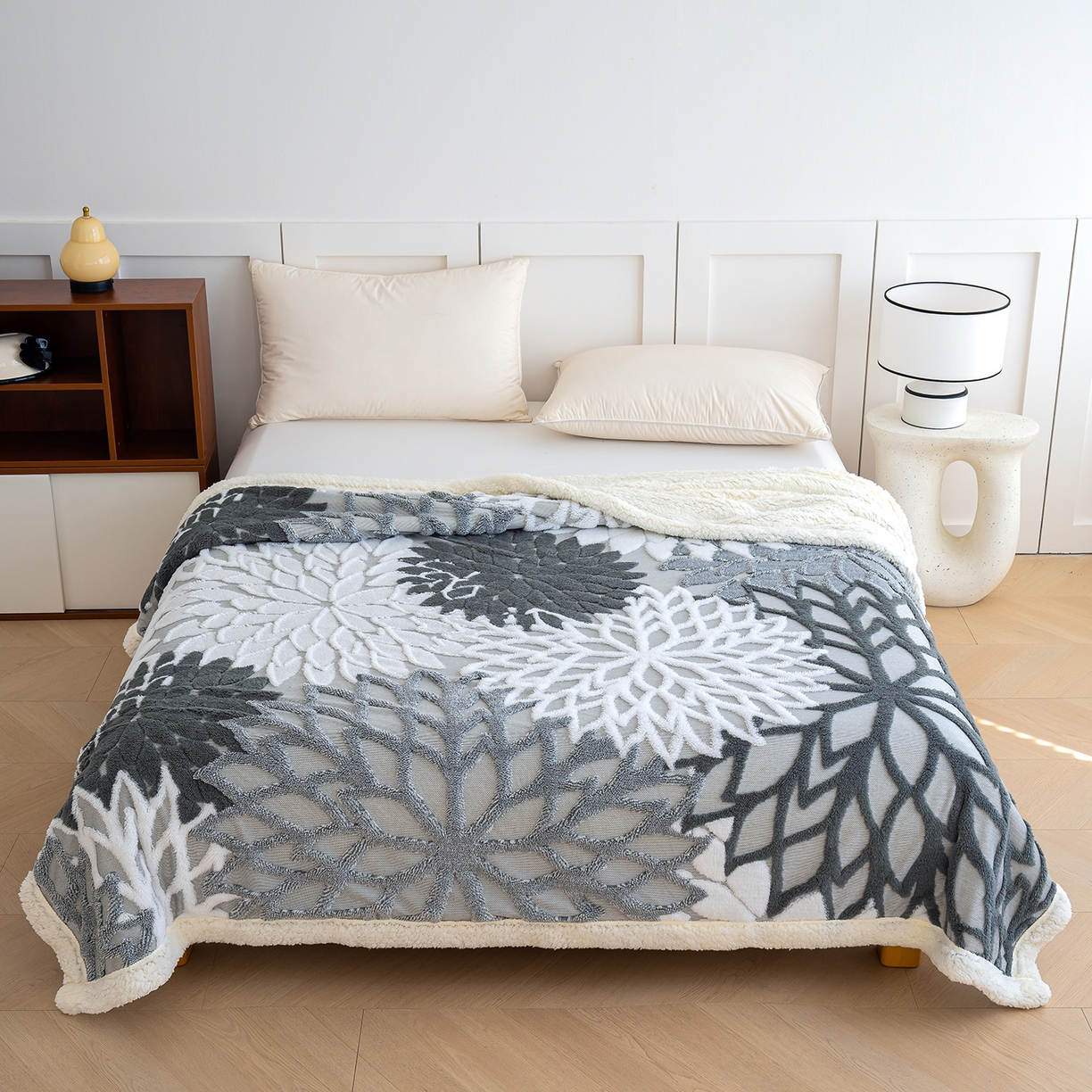 91家纺网 家纺一手货源 找家纺 （总）枋梢家纺 2025新款万花筒阳离子提花镂空塔芙绒羊羔绒保暖午睡双层毛毯办公室盖毯