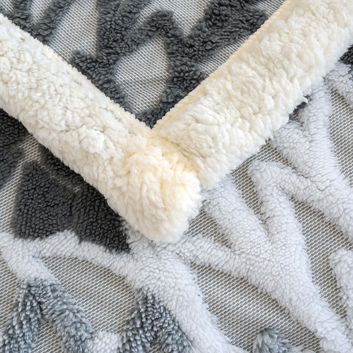 91家纺网 家纺一手货源 找家纺 枋梢家纺 2025新款万花筒阳离子提花镂空塔芙绒羊羔绒保暖午睡双层毛毯办公室盖毯 万花筒-深灰