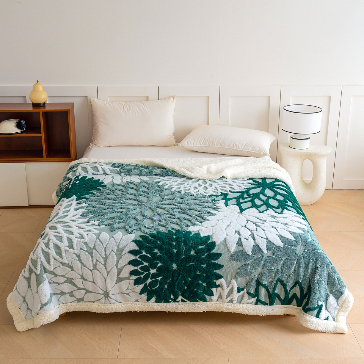 91家纺网 家纺一手货源 找家纺 （总）枋梢家纺 2025新款万花筒阳离子提花镂空塔芙绒羊羔绒保暖午睡双层毛毯办公室盖毯