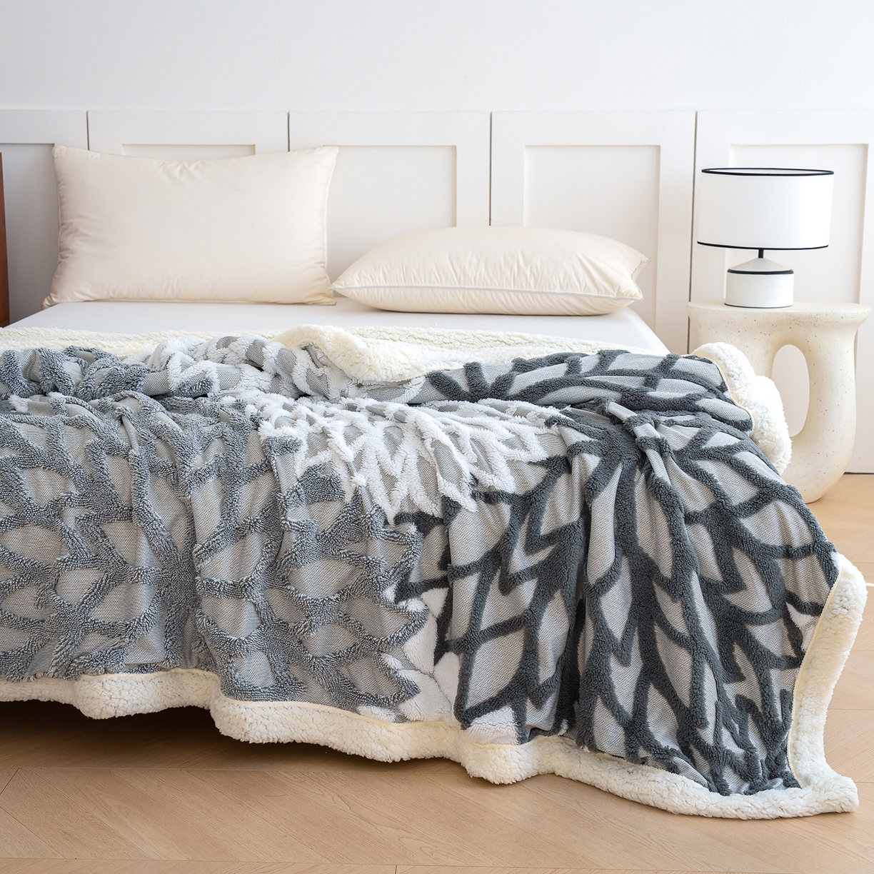 91家纺网 家纺一手货源 找家纺 枋梢家纺 2025新款万花筒阳离子提花镂空塔芙绒羊羔绒保暖午睡双层毛毯办公室盖毯 万花筒-深灰