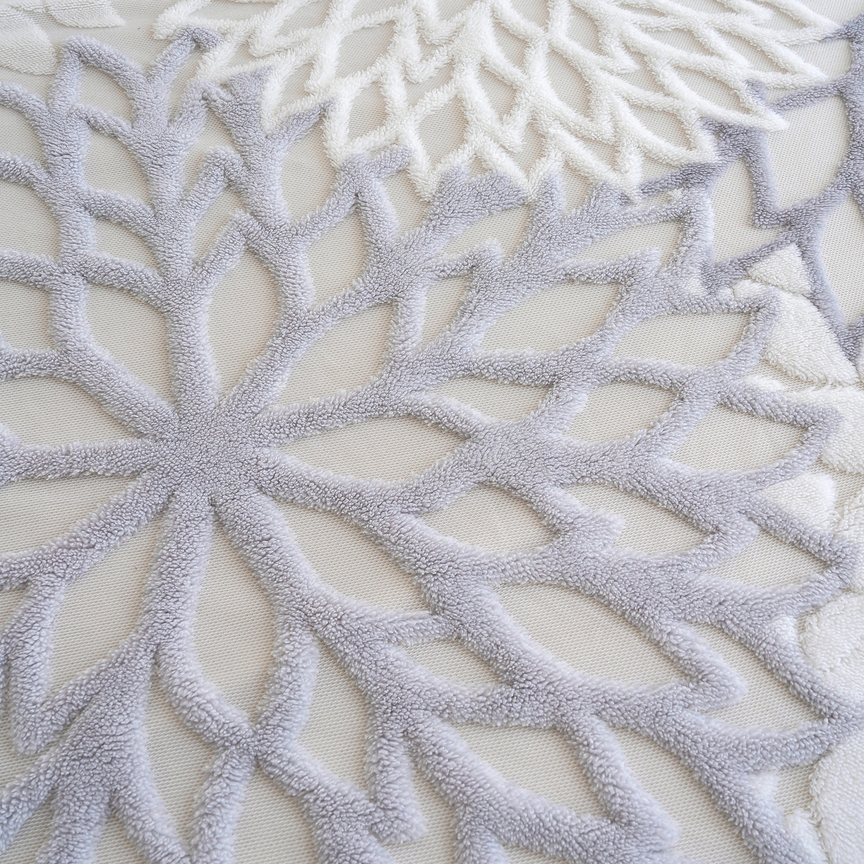 91家纺网 家纺一手货源 找家纺 枋梢家纺 2025新款万花筒阳离子提花镂空塔芙绒羊羔绒保暖午睡双层毛毯办公室盖毯 万花筒-浅灰