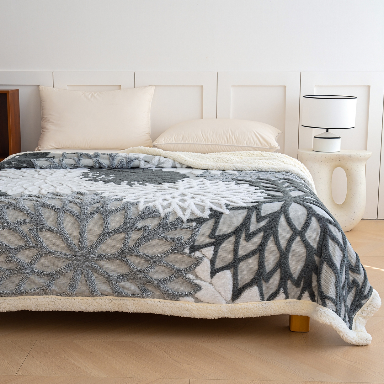 91家纺网 家纺一手货源 找家纺 枋梢家纺 2025新款万花筒阳离子提花镂空塔芙绒羊羔绒保暖午睡双层毛毯办公室盖毯 万花筒-深灰