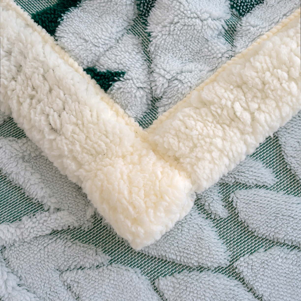 91家纺网 家纺一手货源 找家纺 枋梢家纺 2025新款万花筒阳离子提花镂空塔芙绒羊羔绒保暖午睡双层毛毯办公室盖毯 万花筒-墨绿