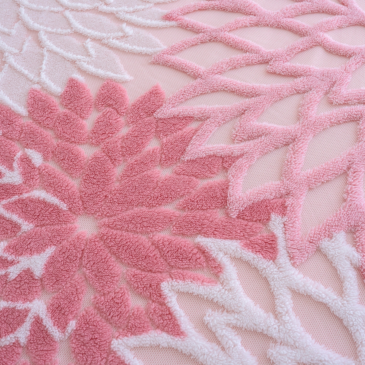 91家纺网 家纺一手货源 找家纺 枋梢家纺 2025新款万花筒阳离子提花镂空塔芙绒羊羔绒保暖午睡双层毛毯办公室盖毯 万花筒-柔粉