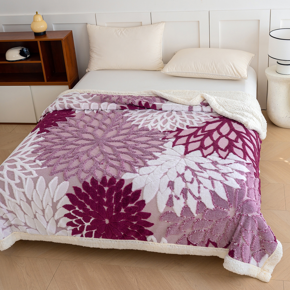 91家纺网 家纺一手货源 找家纺 枋梢家纺 2025新款万花筒阳离子提花镂空塔芙绒羊羔绒保暖午睡双层毛毯办公室盖毯 万花筒-玫红