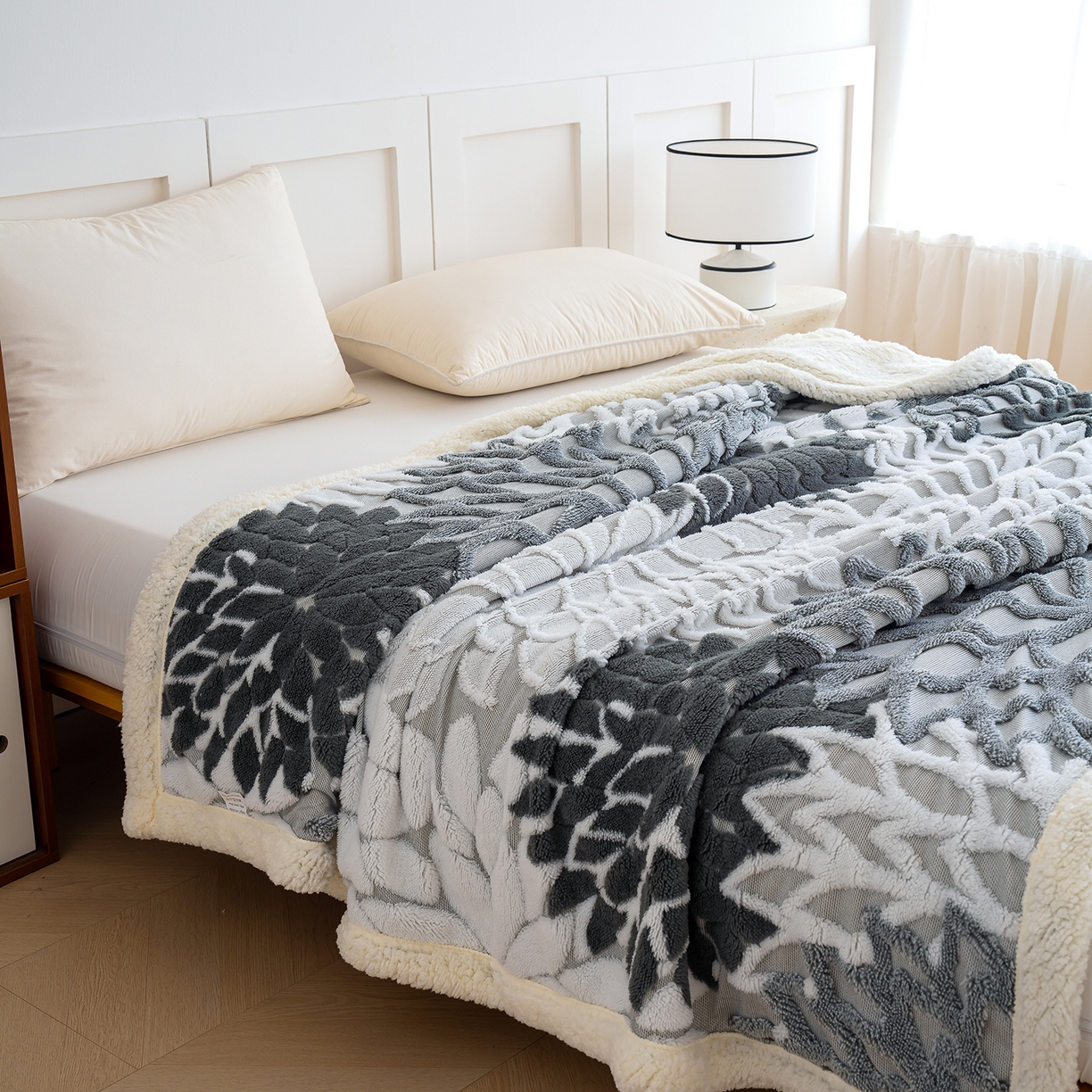 91家纺网 家纺一手货源 找家纺 枋梢家纺 2025新款万花筒阳离子提花镂空塔芙绒羊羔绒保暖午睡双层毛毯办公室盖毯 万花筒-深灰