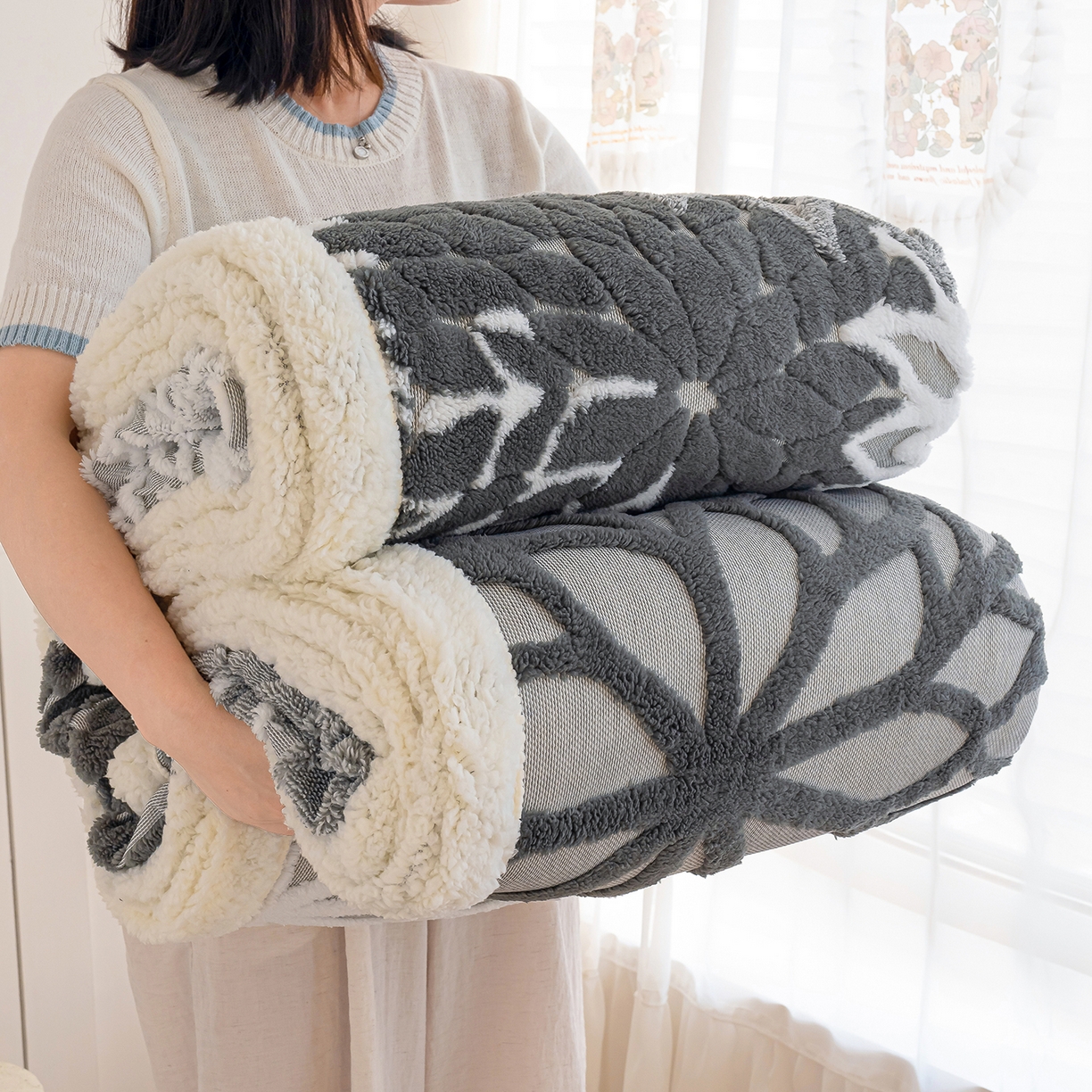 91家纺网 家纺一手货源 找家纺 枋梢家纺 2025新款万花筒阳离子提花镂空塔芙绒羊羔绒保暖午睡双层毛毯办公室盖毯 万花筒-深灰