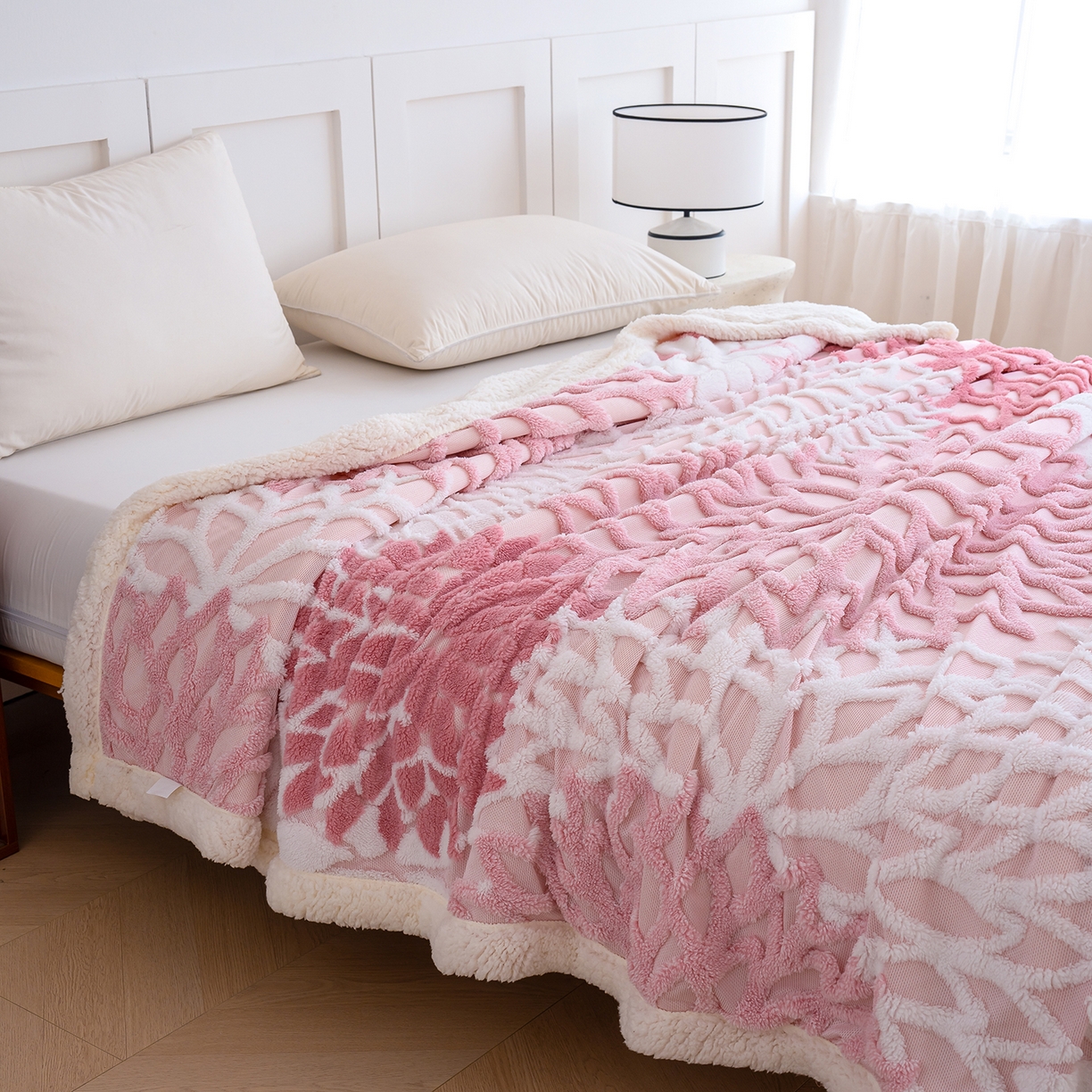 91家纺网 家纺一手货源 找家纺 枋梢家纺 2025新款万花筒阳离子提花镂空塔芙绒羊羔绒保暖午睡双层毛毯办公室盖毯 万花筒-柔粉