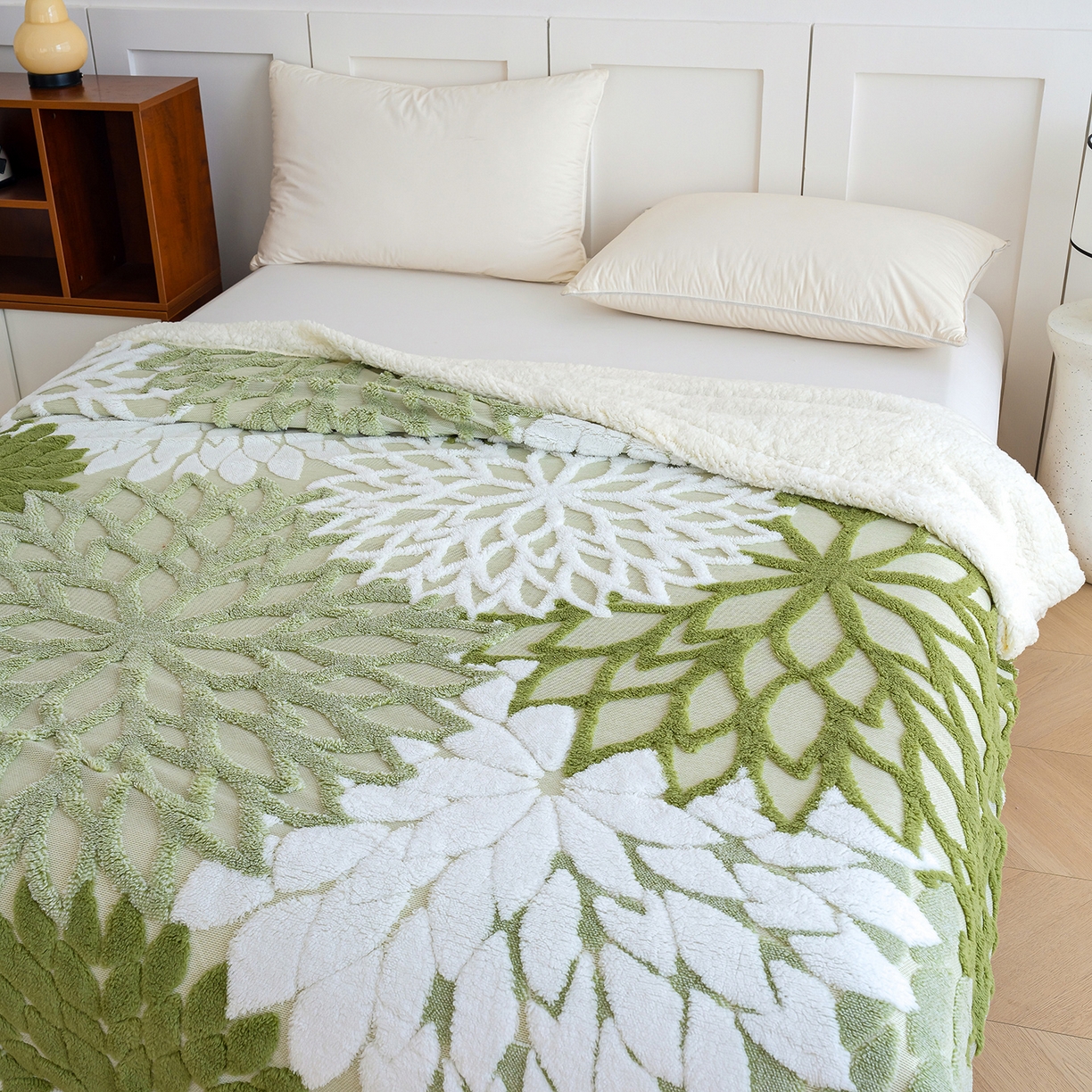 91家纺网 家纺一手货源 找家纺 枋梢家纺 2025新款万花筒阳离子提花镂空塔芙绒羊羔绒保暖午睡双层毛毯办公室盖毯 万花筒-浅绿
