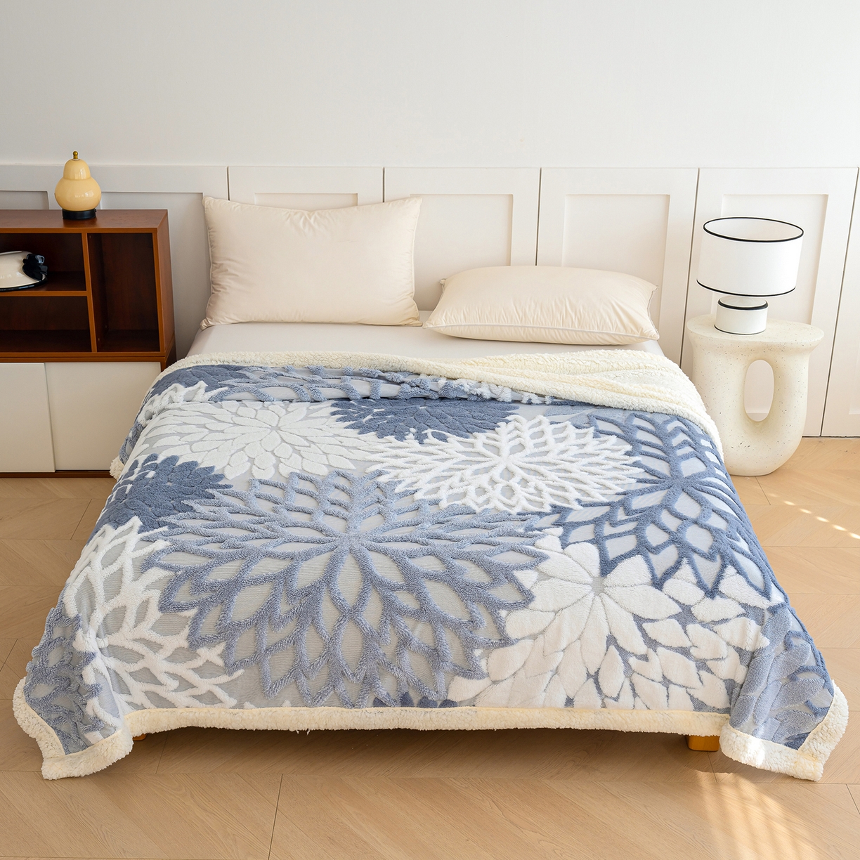 91家纺网 家纺一手货源 找家纺 枋梢家纺 2025新款万花筒阳离子提花镂空塔芙绒羊羔绒保暖午睡双层毛毯办公室盖毯 万花筒-浅蓝
