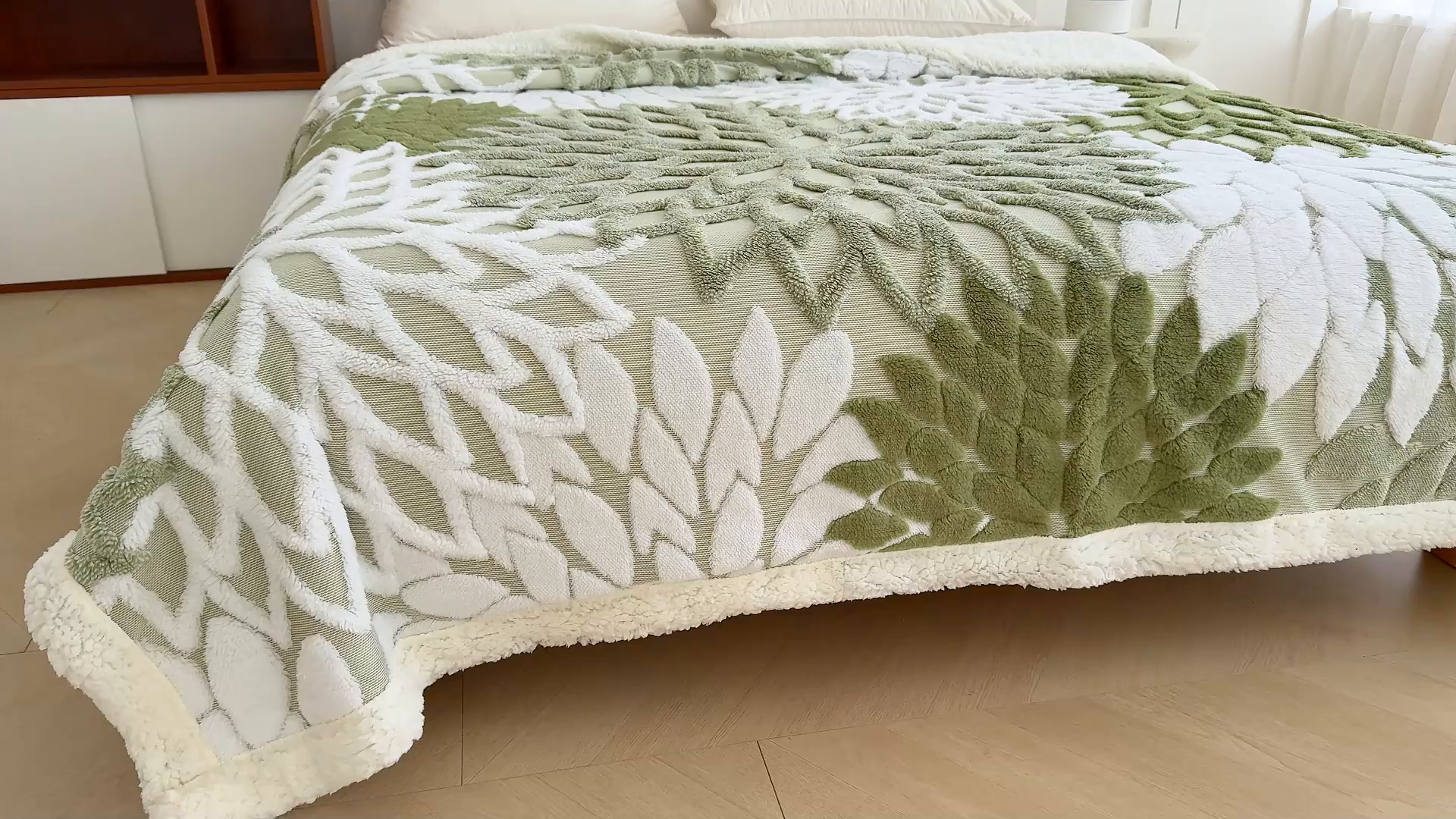 91家纺网 家纺一手货源 找家纺 枋梢家纺 2025新款万花筒阳离子提花镂空塔芙绒羊羔绒保暖午睡双层毛毯办公室盖毯 万花筒-浅绿