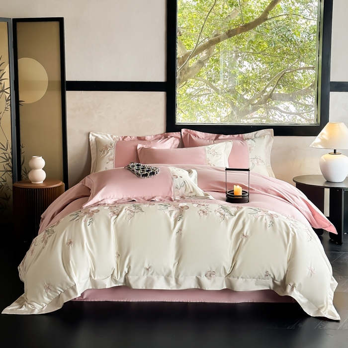 91家纺网 家纺一手货源 找家纺 （总）宅家居 2025新款樱花恋系列-轻奢法式小香风双面100%纯棉刺绣拼接款全棉长绒棉四件套