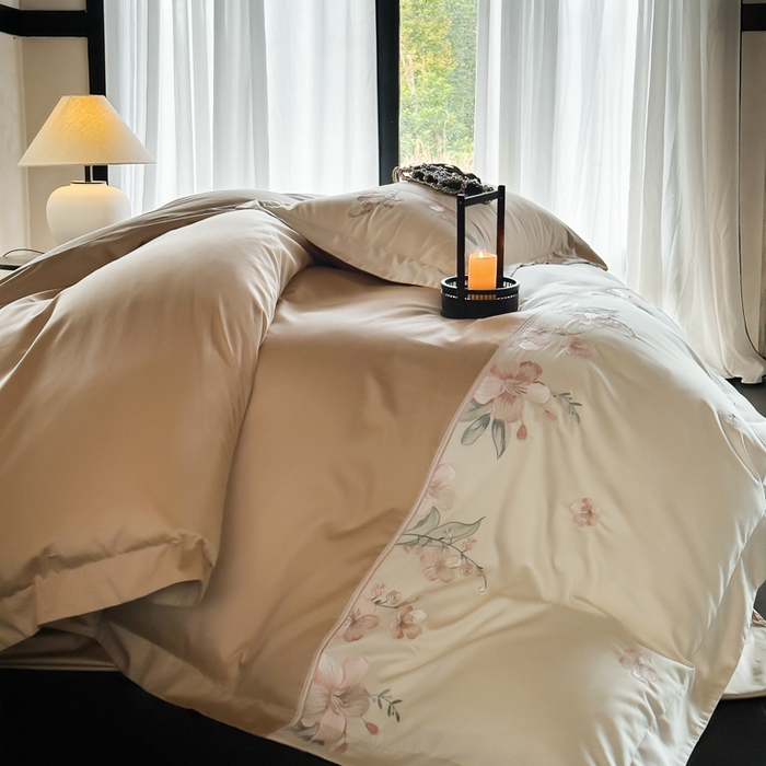 91家纺网 家纺一手货源 找家纺 宅家居 2025新款樱花恋系列-轻奢法式小香风双面100%纯棉刺绣拼接款全棉长绒棉四件套 香槟金