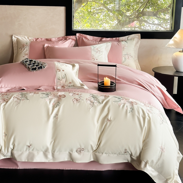 91家纺网 家纺一手货源 找家纺 宅家居 2025新款樱花恋系列-轻奢法式小香风双面100%纯棉刺绣拼接款全棉长绒棉四件套 樱花粉