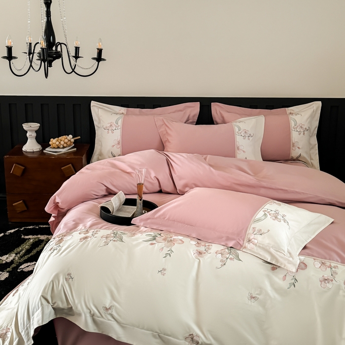 91家纺网 家纺一手货源 找家纺 宅家居 2025新款樱花恋系列-轻奢法式小香风双面100%纯棉刺绣拼接款全棉长绒棉四件套 樱花粉
