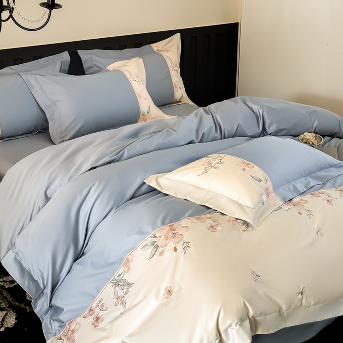 91家纺网 家纺一手货源 找家纺 宅家居 2025新款樱花恋系列-轻奢法式小香风双面100%纯棉刺绣拼接款全棉长绒棉四件套 繁星蓝