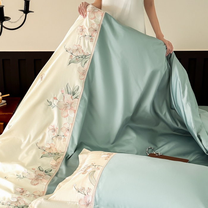 91家纺网 家纺一手货源 找家纺 宅家居 2025新款樱花恋系列-轻奢法式小香风双面100%纯棉刺绣拼接款全棉长绒棉四件套 松石绿