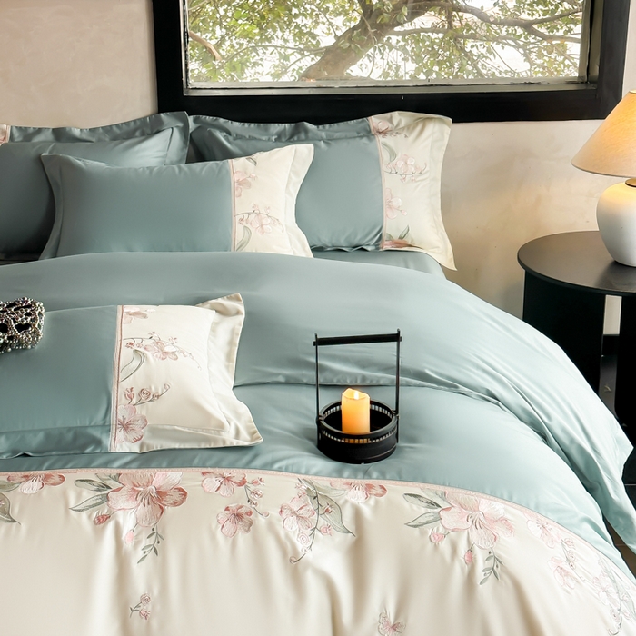 91家纺网 家纺一手货源 找家纺 宅家居 2025新款樱花恋系列-轻奢法式小香风双面100%纯棉刺绣拼接款全棉长绒棉四件套 松石绿