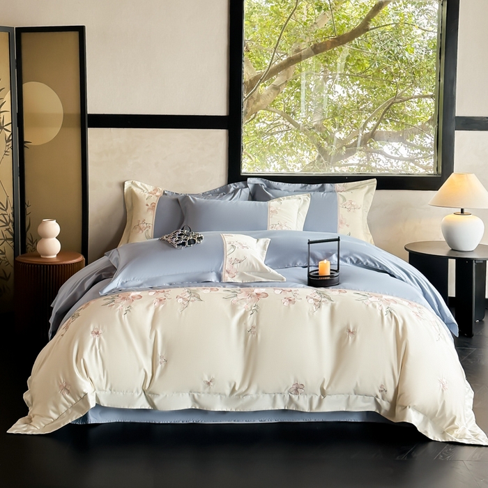 91家纺网 家纺一手货源 找家纺 宅家居 2025新款樱花恋系列-轻奢法式小香风双面100%纯棉刺绣拼接款全棉长绒棉四件套 繁星蓝