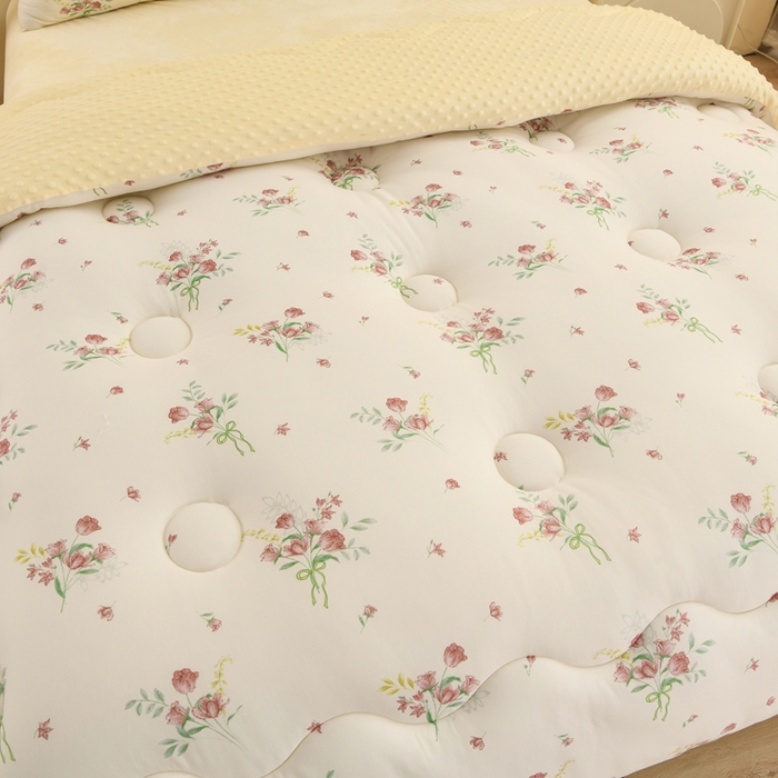 91家纺网 家纺一手货源 找家纺 圣楚家纺 2025新款针织豆豆冬被 被子被芯 浪漫玫瑰