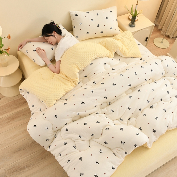 91家纺网 家纺一手货源 找家纺 圣楚家纺 2025新款针织豆豆冬被 被子被芯 偏爱