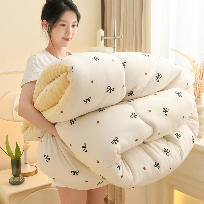 91家纺网 家纺一手货源 找家纺 圣楚家纺 2025新款针织豆豆冬被 被子被芯 偏爱