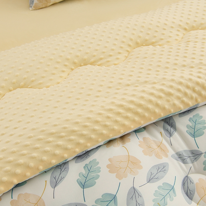 91家纺网 家纺一手货源 找家纺 圣楚家纺 2025新款针织豆豆冬被 被子被芯 清风