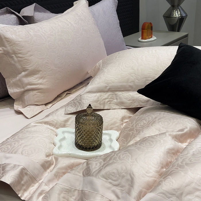 91家纺网 家纺一手货源 找家纺 黑白森林 2025新款高支全棉厚织磨毛提花四件套-花间集 花间集-微醺粉