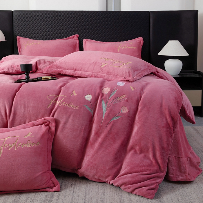 91家纺网 家纺一手货源 找家纺 恋尚羽家纺 2025秋冬热款刺绣牛奶绒四件套-郁金香 郁金香-豆沙