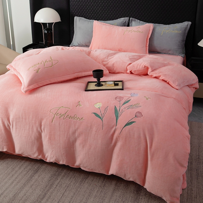 91家纺网 家纺一手货源 找家纺 恋尚羽家纺 2025秋冬热款刺绣牛奶绒四件套-郁金香 郁金香-粉玉