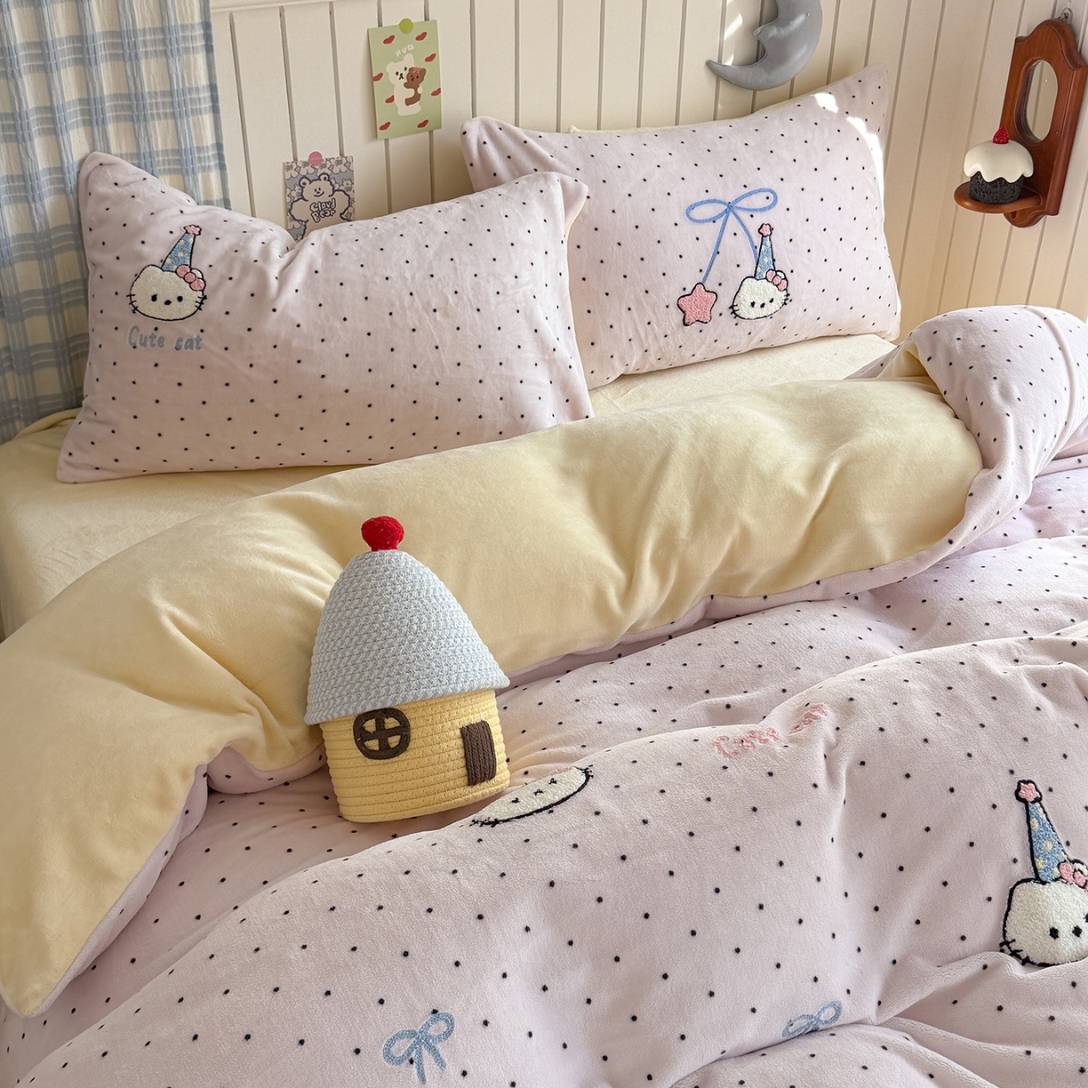 91家纺网 家纺一手货源 找家纺 潘朵拉家纺 2025新款A类牛奶绒毛巾绣系列四件套 甜梦喵