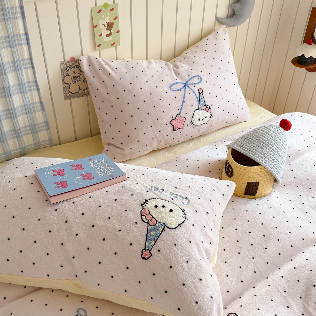 91家纺网 家纺一手货源 找家纺 潘朵拉家纺 2025新款A类牛奶绒毛巾绣系列四件套 甜梦喵