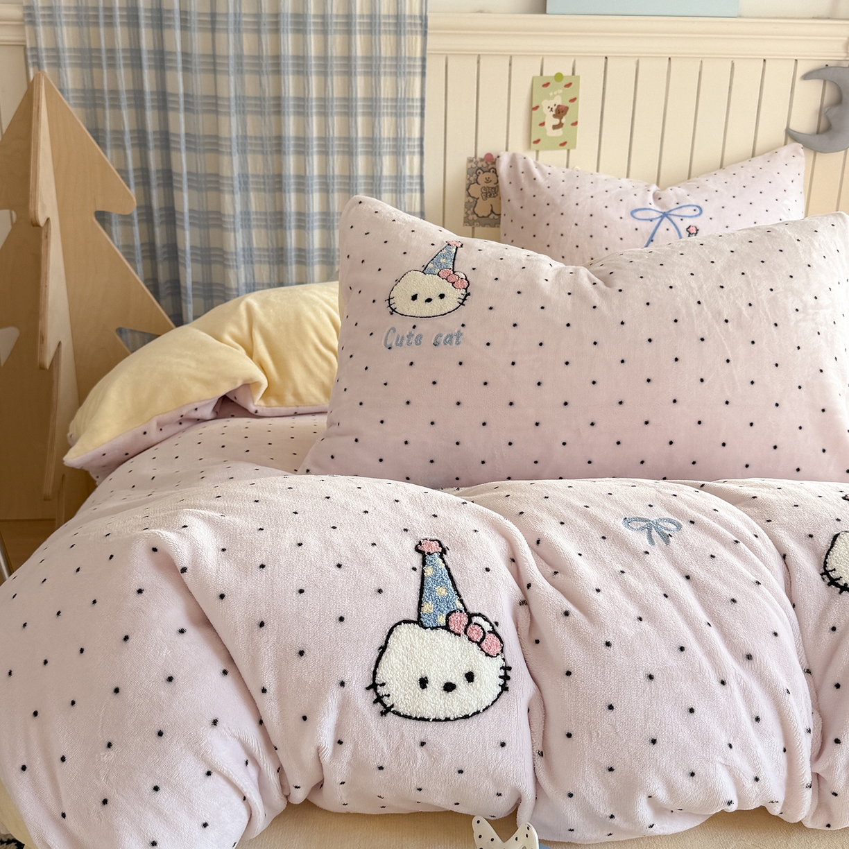 91家纺网 家纺一手货源 找家纺 潘朵拉家纺 2025新款A类牛奶绒毛巾绣系列四件套 甜梦喵