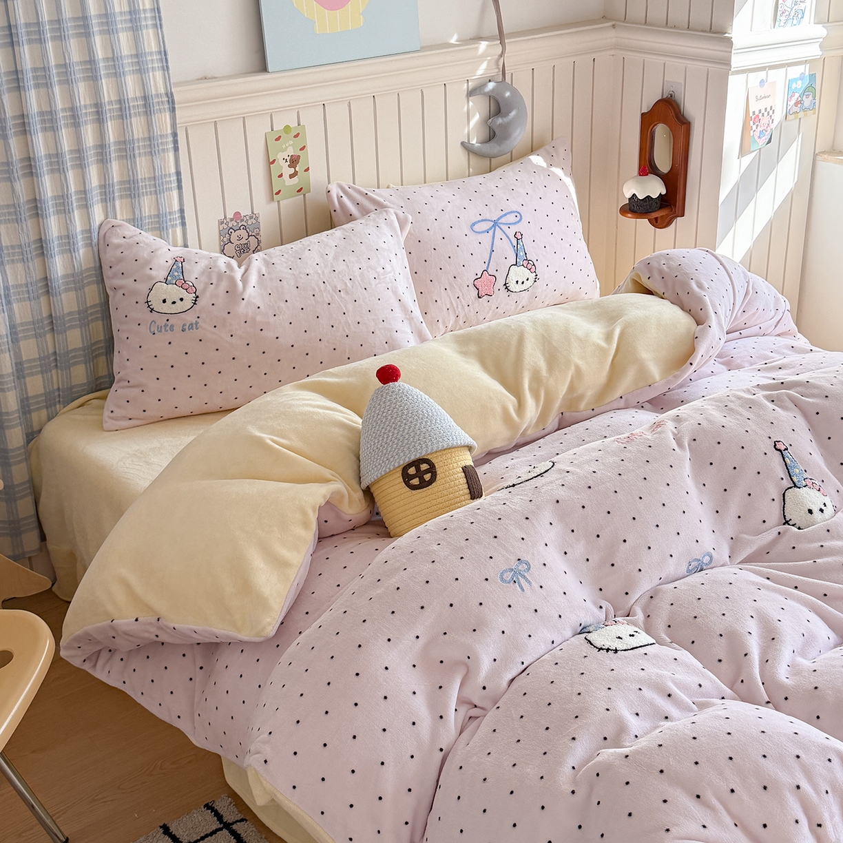 91家纺网 家纺一手货源 找家纺 潘朵拉家纺 2025新款A类牛奶绒毛巾绣系列四件套 甜梦喵