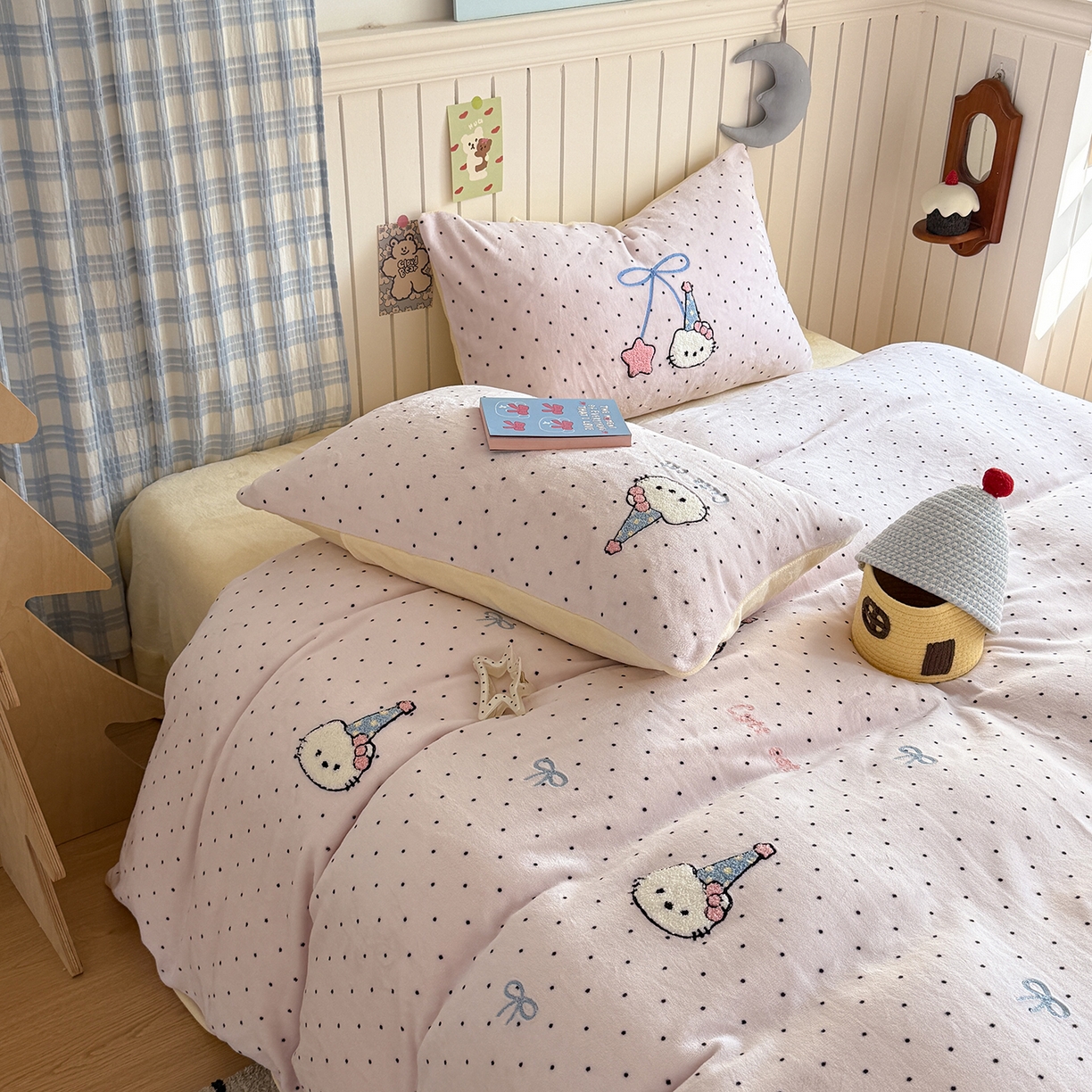 91家纺网 家纺一手货源 找家纺 潘朵拉家纺 2025新款A类牛奶绒毛巾绣系列四件套 甜梦喵