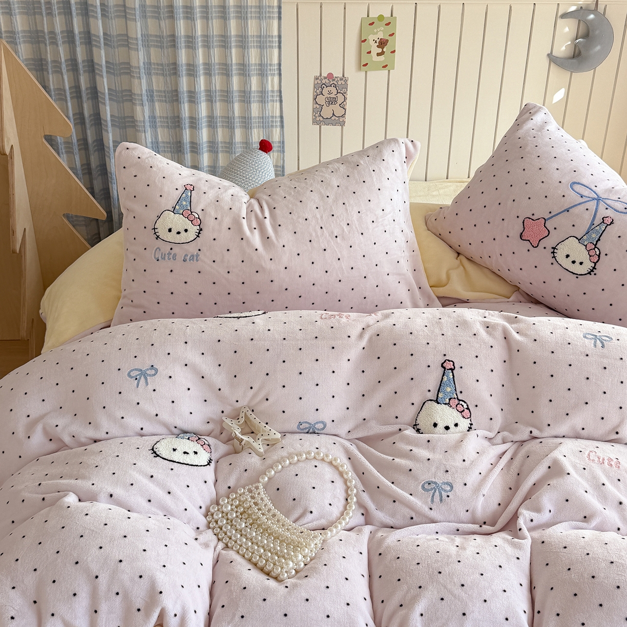 91家纺网 家纺一手货源 找家纺 潘朵拉家纺 2025新款A类牛奶绒毛巾绣系列四件套 甜梦喵