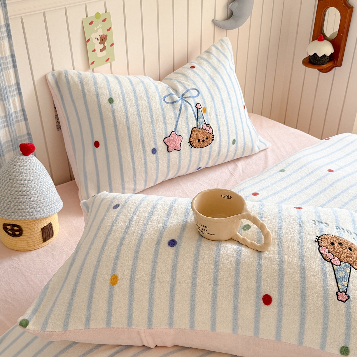 91家纺网 家纺一手货源 找家纺 潘朵拉家纺 2025新款A类牛奶绒毛巾绣系列四件套 黑皮琪