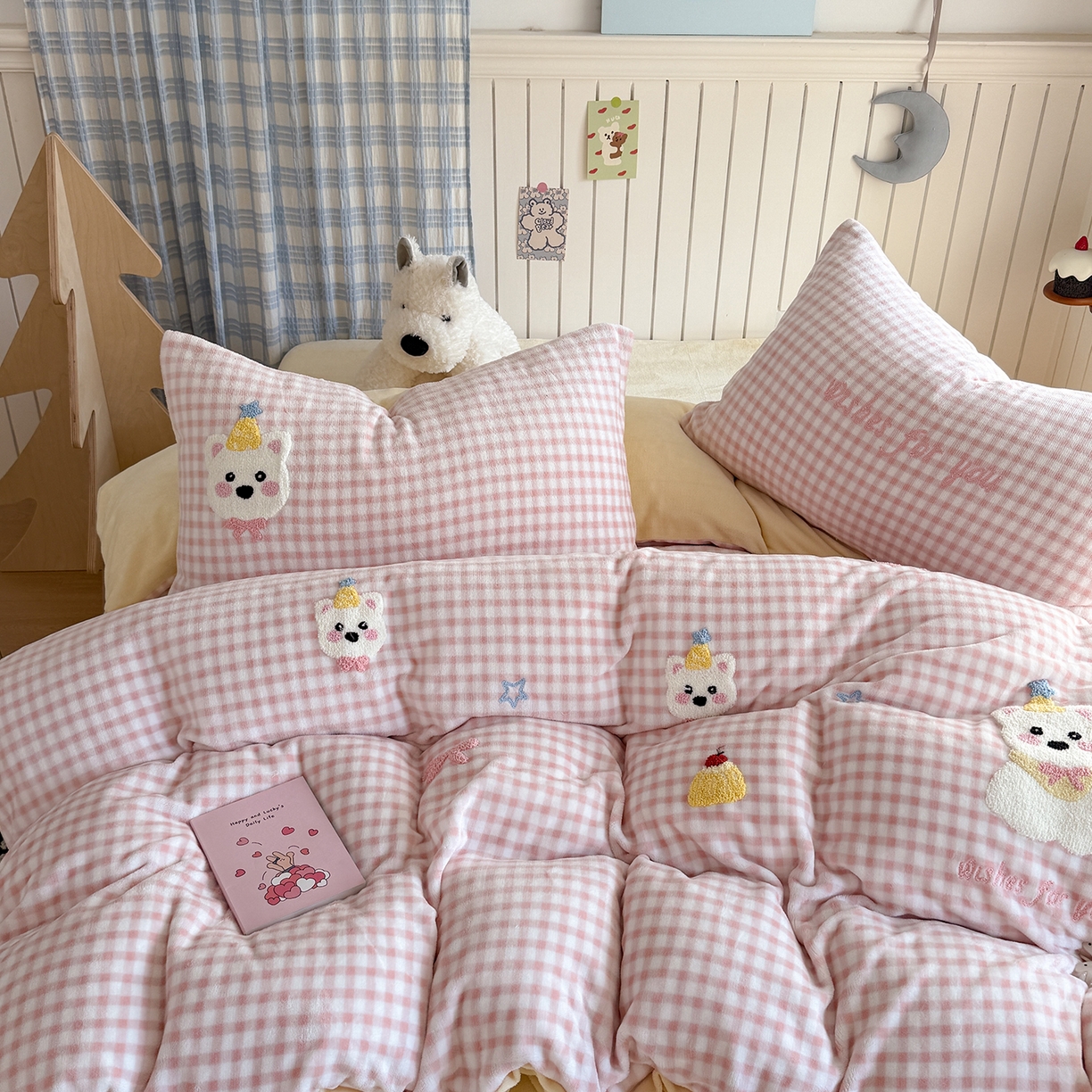 91家纺网 家纺一手货源 找家纺 潘朵拉家纺 2025新款A类牛奶绒毛巾绣系列四件套 粉格西高地