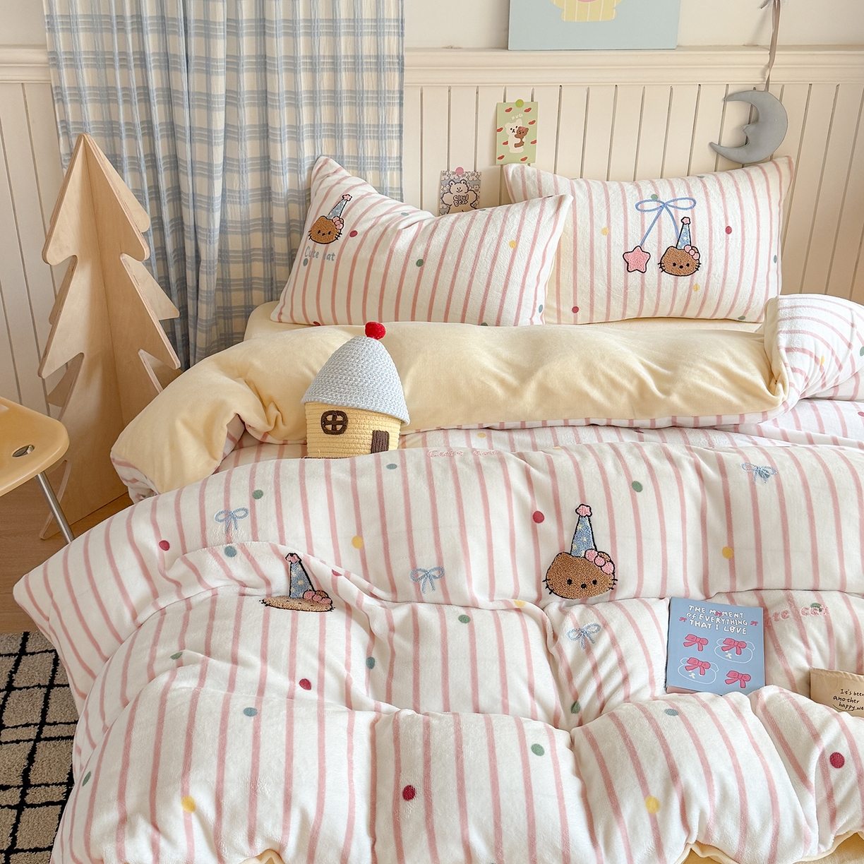 91家纺网 家纺一手货源 找家纺 潘朵拉家纺 2025新款A类牛奶绒毛巾绣系列四件套 辣妹kt