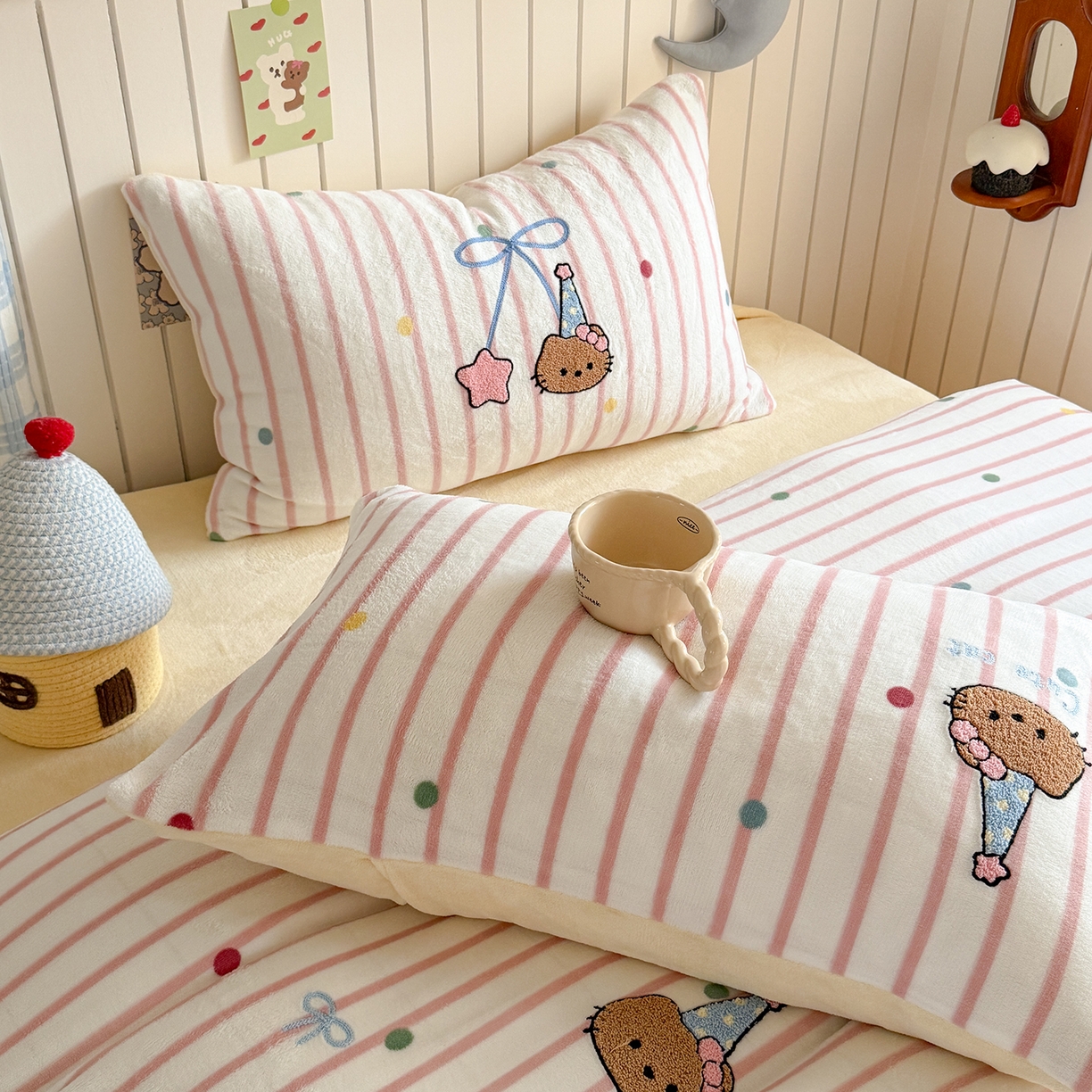 91家纺网 家纺一手货源 找家纺 潘朵拉家纺 2025新款A类牛奶绒毛巾绣系列四件套 辣妹kt