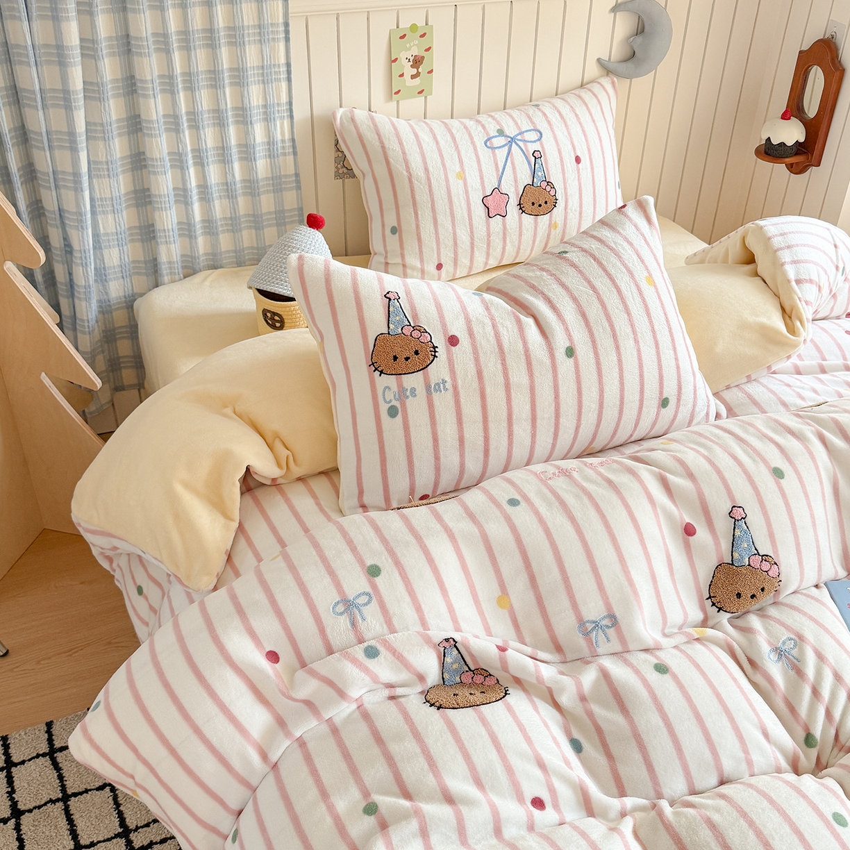 91家纺网 家纺一手货源 找家纺 潘朵拉家纺 2025新款A类牛奶绒毛巾绣系列四件套 辣妹kt