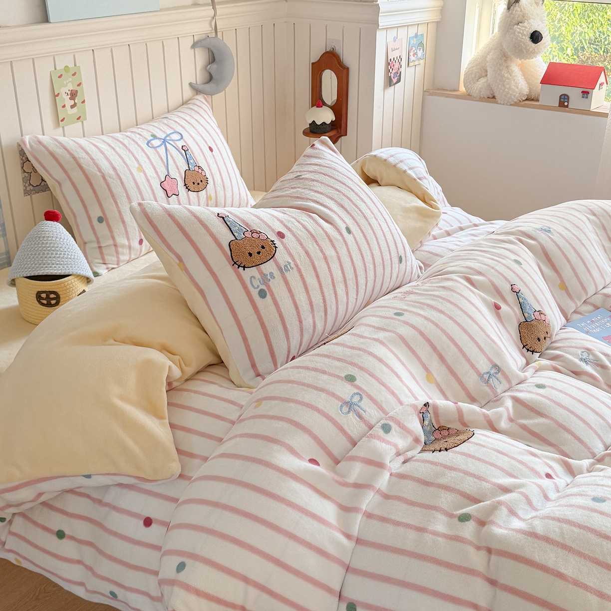 91家纺网 家纺一手货源 找家纺 潘朵拉家纺 2025新款A类牛奶绒毛巾绣系列四件套 辣妹kt