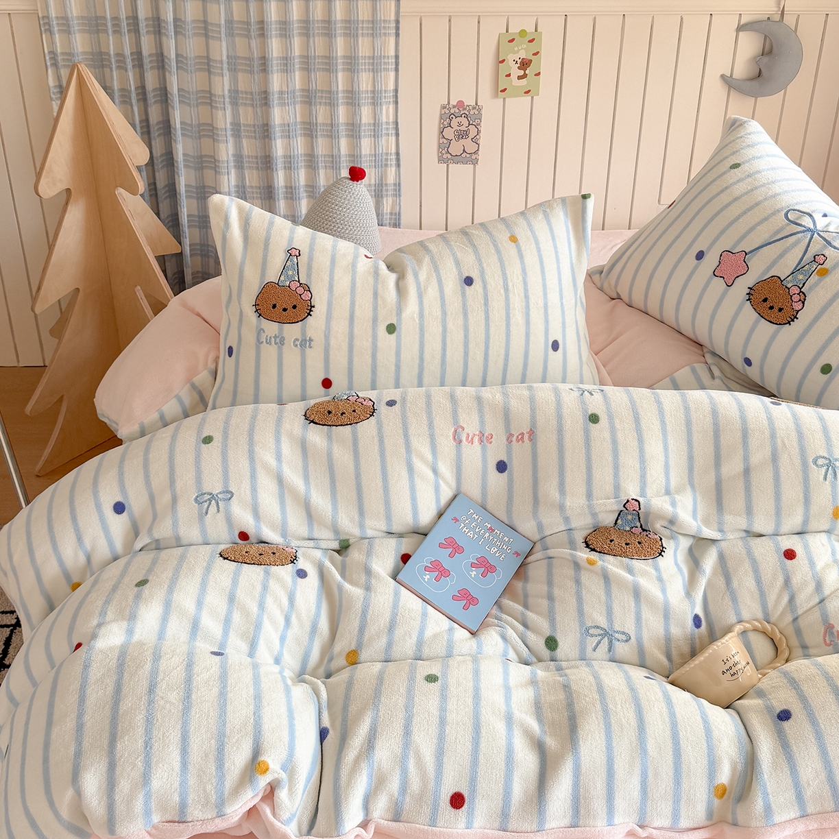 91家纺网 家纺一手货源 找家纺 潘朵拉家纺 2025新款A类牛奶绒毛巾绣系列四件套 黑皮琪