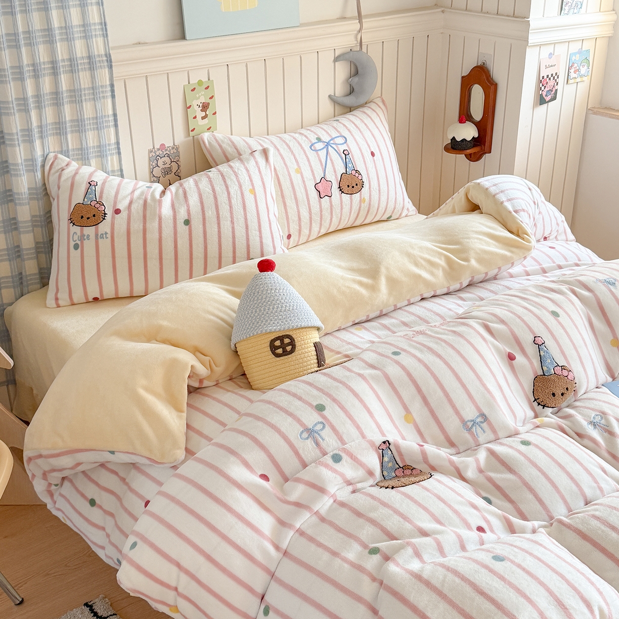 91家纺网 家纺一手货源 找家纺 潘朵拉家纺 2025新款A类牛奶绒毛巾绣系列四件套 辣妹kt