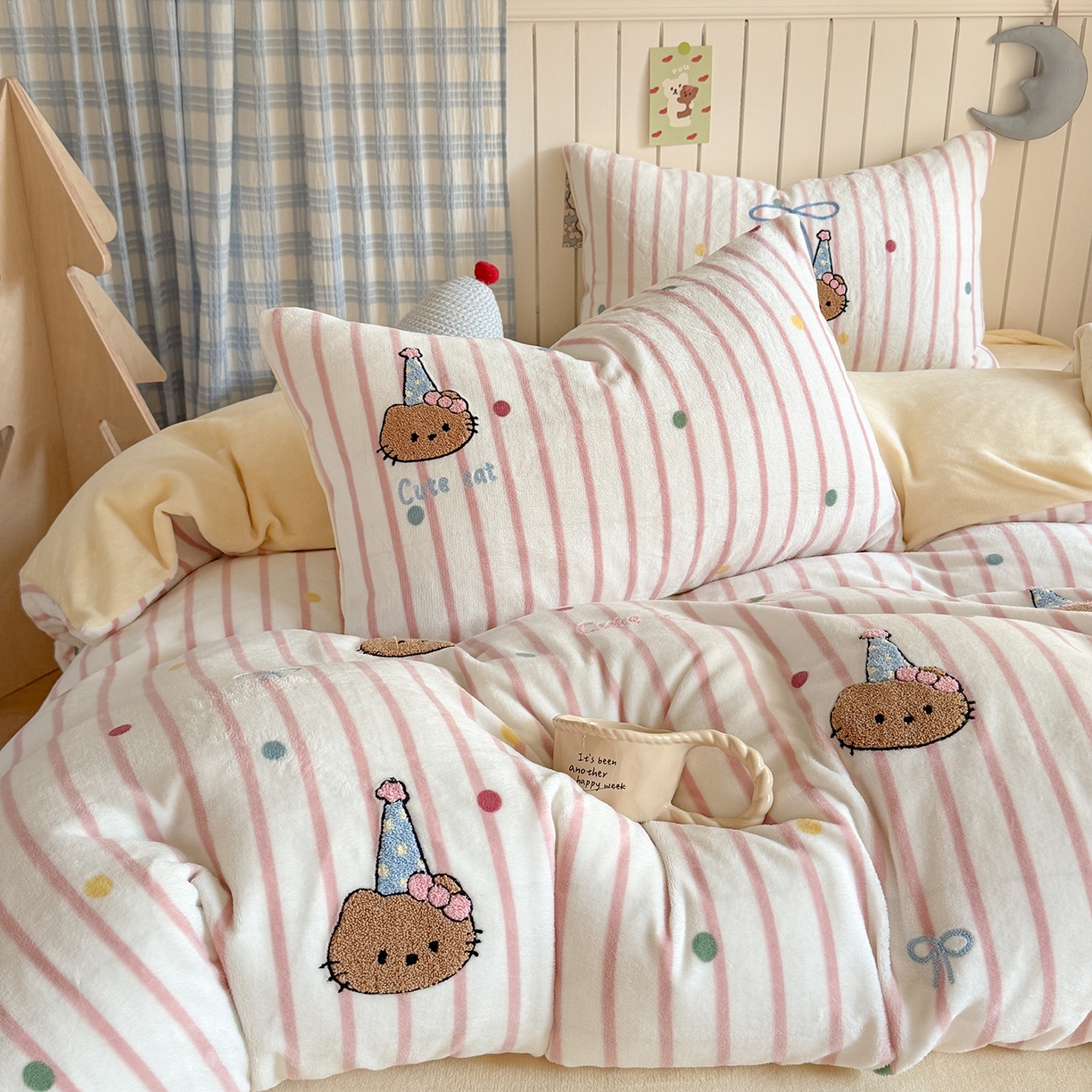 91家纺网 家纺一手货源 找家纺 潘朵拉家纺 2025新款A类牛奶绒毛巾绣系列四件套 辣妹kt