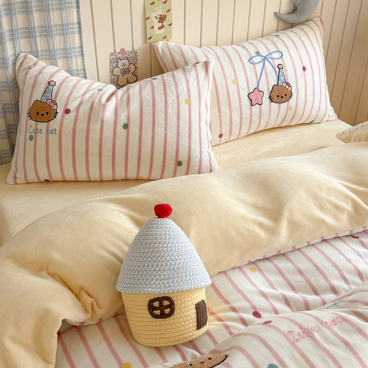 91家纺网 家纺一手货源 找家纺 潘朵拉家纺 2025新款A类牛奶绒毛巾绣系列四件套 辣妹kt