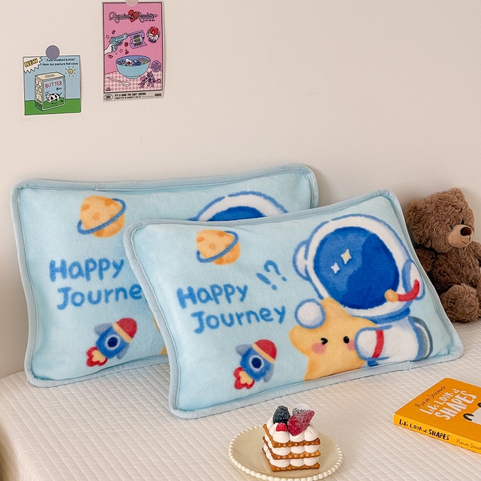 91家纺网 家纺一手货源 找家纺 嗨生活 2025年原创大版牛奶绒枕套 枕芯 儿童枕套 枕芯 幼儿园枕套枕芯 牛奶绒-开心宇航员