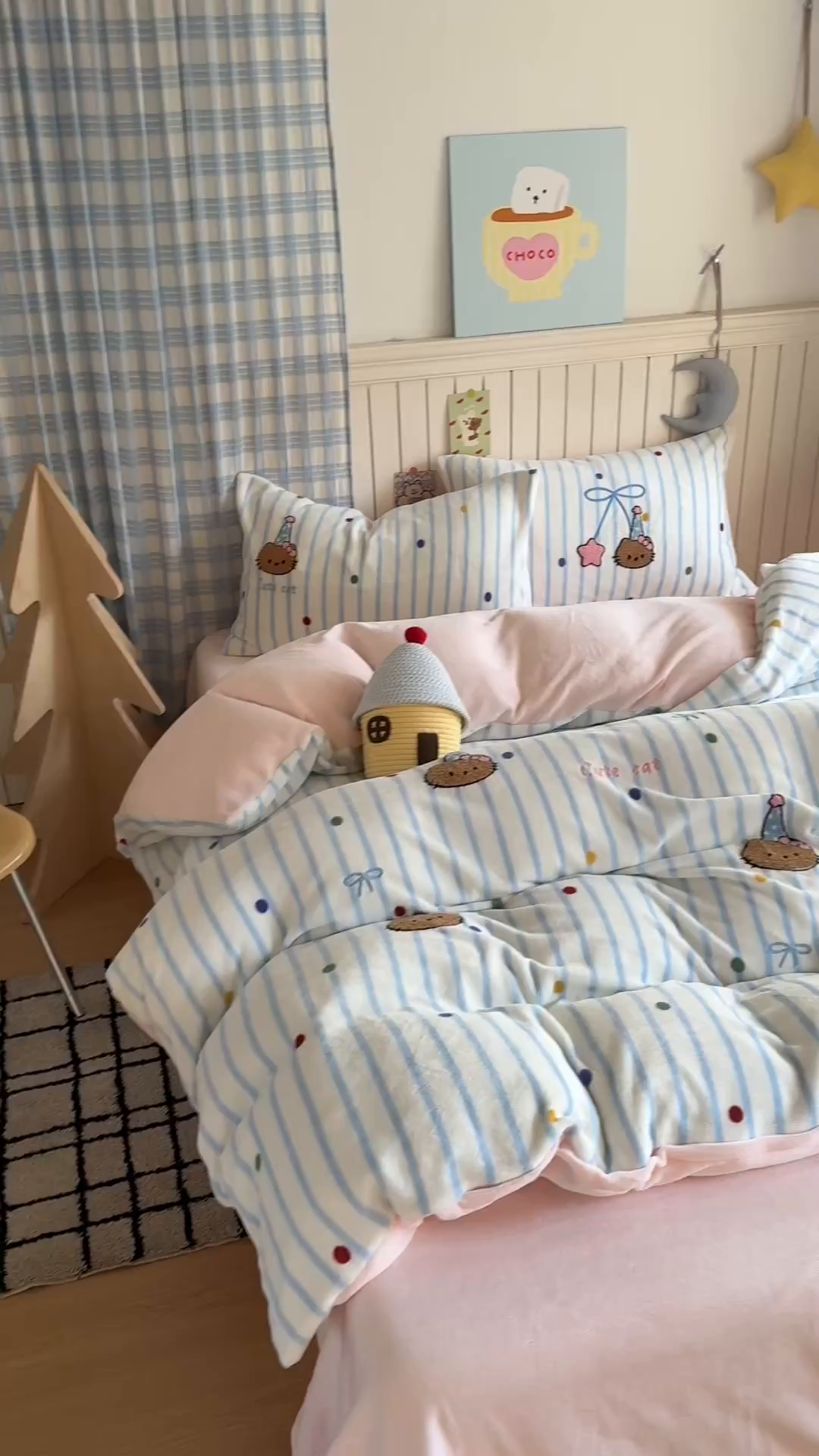 91家纺网 家纺一手货源 找家纺 潘朵拉家纺 2025新款A类牛奶绒毛巾绣系列四件套 黑皮琪